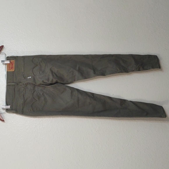 SLIGHTLY USED LEVIS COLOR OLIVE 710 SUPER SKINNY SIZE 25 AS SEEN IN PHOTOS - Picture 7 of 10